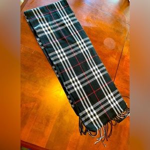 Fashionable and warm sweater